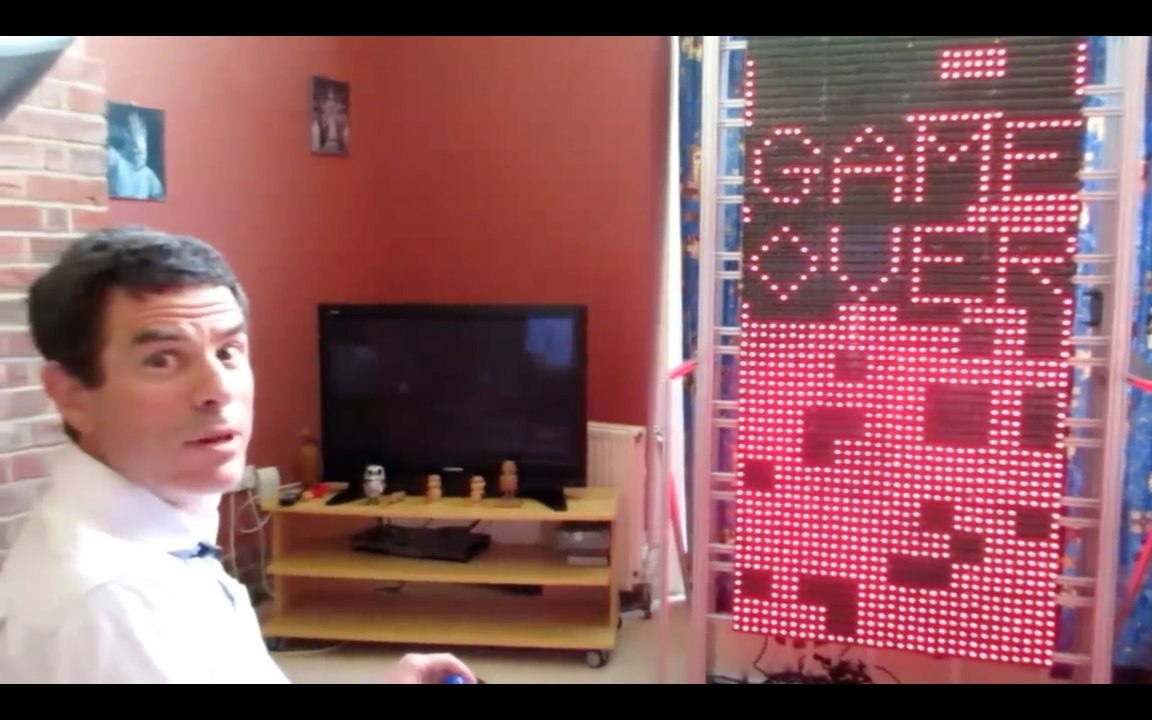 Il crée un ordinateur géant de 500kg pour simplement jouer à Tetris