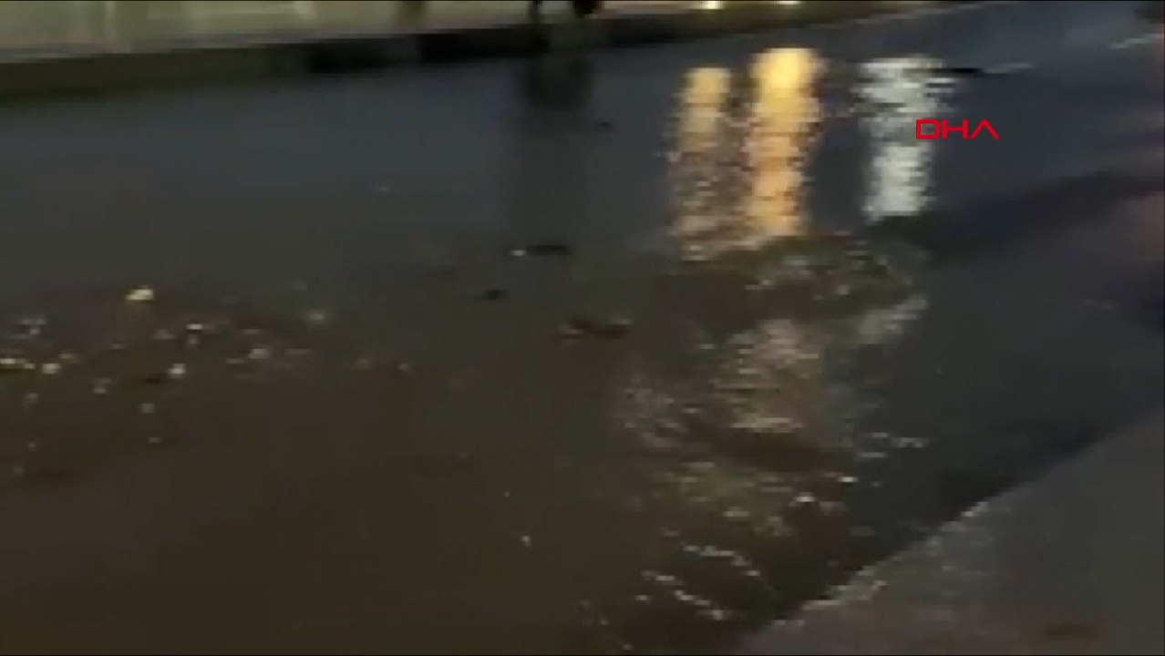 Bahçelievler'de yol çöktü, cadde trafiğe kapatıldı