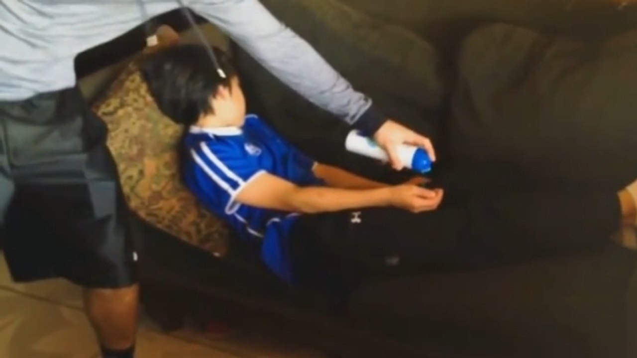 Voici les pires manières de réveiller une personne. Vous allez mourir de rire !