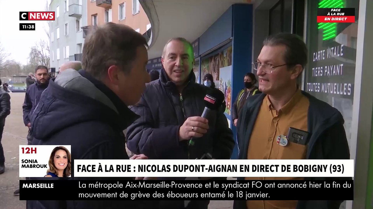 Face à la rue - Accrochage entre Nicolas Dupont-Aignan et un pharmacien de Bobigny sur la vaccination: "Pour établir la confiance des gens, il faut avoir de l’honnêteté intellectuelle" - VIDEO