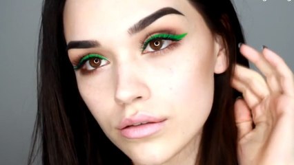 Réalisez un liner coloré très frais avec un simple fard à paupières