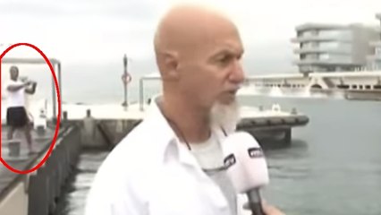 Cet homme a voulu prendre un selfie au bord de l'eau. Mais les choses ne se sont pas passées comme prévu