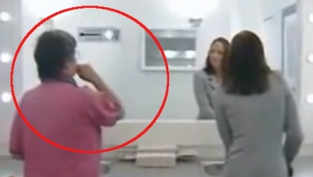 Ces gens ont eu une drôle de surprise en se regardant dans le miroir. Une caméra cachée très réussie !