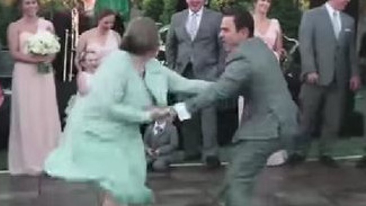 A son mariage, ce fils a réalisé une incroyable danse avec sa mère. Ils vont vous épater