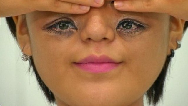 Cette femme est une pro du body painting. Ce qu'elle arrive à faire est impressionnant !
