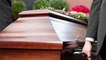 "Lasst mich hier raus!": Mann erlaubt sich einen Scherz auf seiner eigenen Beerdigung
