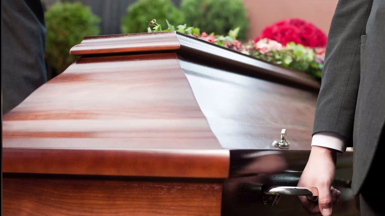 'Lasst mich hier raus!': Mann erlaubt sich einen Scherz auf seiner eigenen Beerdigung