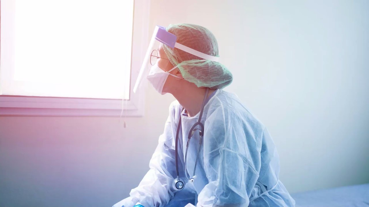 Arzt postet Schock-Video: 'Das werdet ihr sehen, bevor ihr sterbt, wenn ihr keine Maske tragt!'