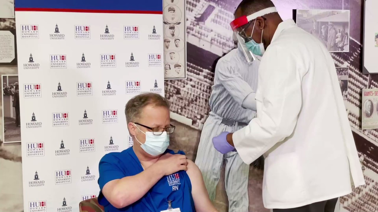 Forscher: Darum solltet ihr vor einer Corona-Impfung keinen Alkohol trinken