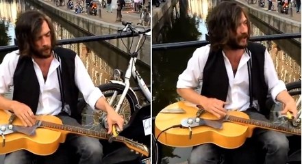 Ce chanteur de rue a un talent exceptionnel. Il va vous bluffer