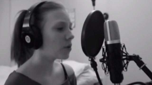 Elle est devenue une star d'internet sans quitter sa chambre. Vous allez vite comprendre pourquoi