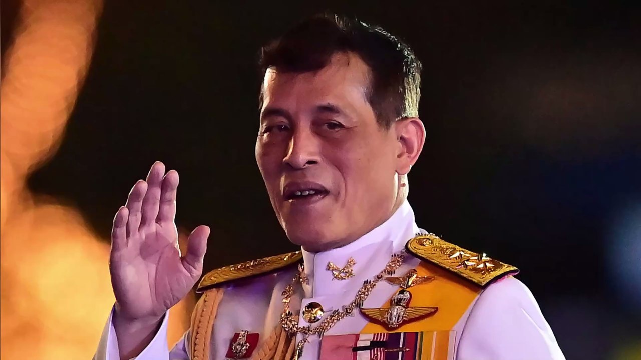 Im Gefängnis: Thailands König Rama X muss den Boden fegen