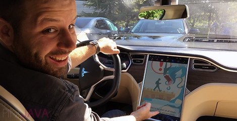 Pokémon Go : cet américain peut jouer au jeu dans sa voiture Tesla
