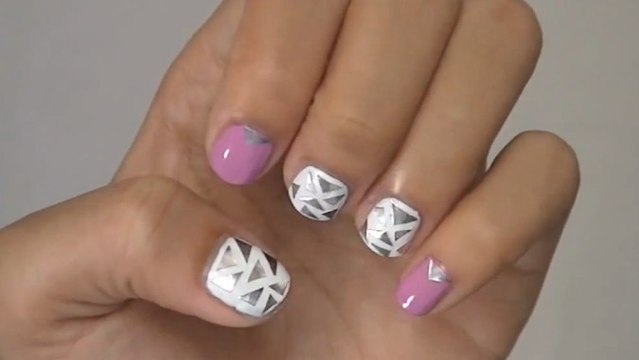 Réalisez un nail art avec... du papier d'aluminium ! Une technique simple et impressionnante
