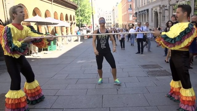 Ces gens ont vécu un grand moment de solitude quand on leur a demandé de danser le limbo