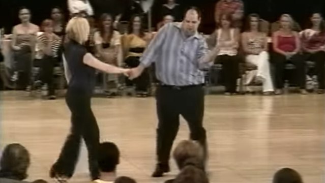 Ce couple réalise une chorégraphie exceptionnelle. Vous n'allez pas en revenir