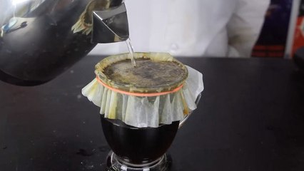 Vous n'avez pas de cafetière ? Cette astuce va vous permettre de faire du café facilement en quelques minutes !