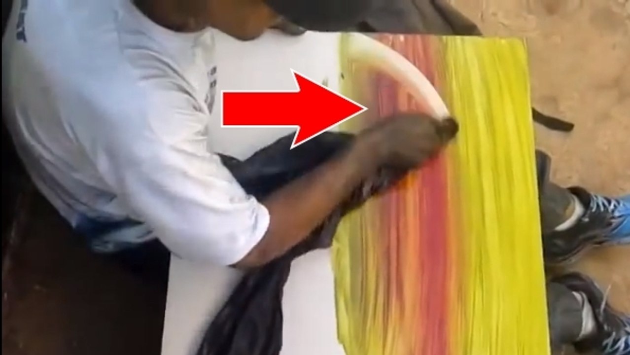 Cet homme peut faire n'importe quoi avec ses mains. Son talent va vous bluffer