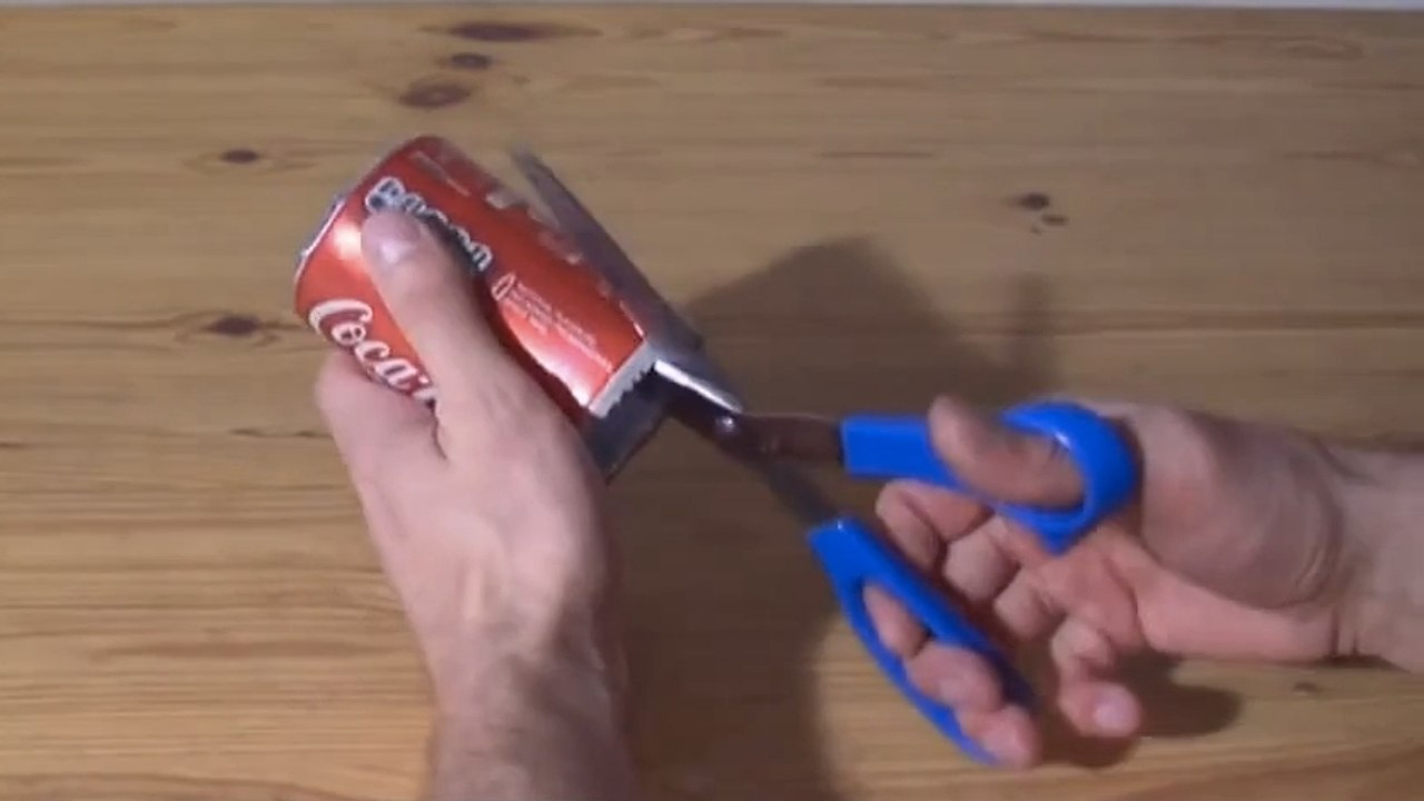 Ce mec crée un truc incroyable avec une simple canette. Vous n'allez pas en croire vos yeux