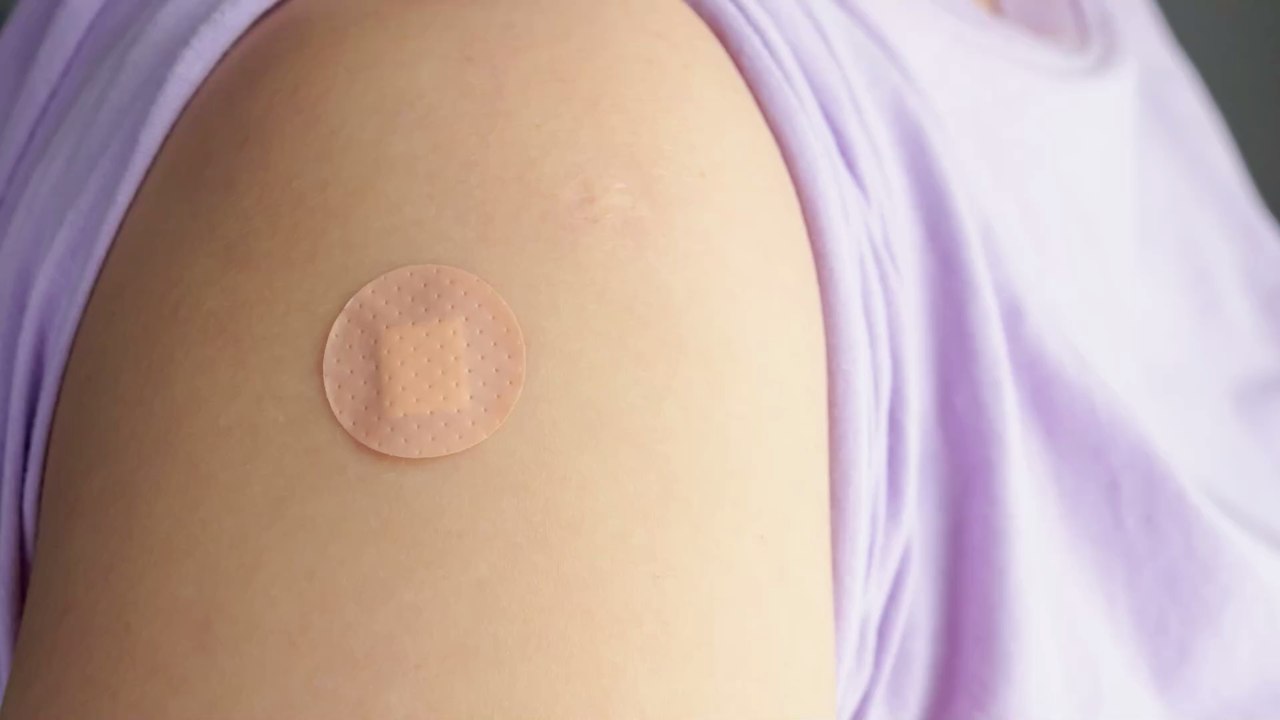 Corona-Impfung: Bald mithilfe eines intelligenten Pflasters?