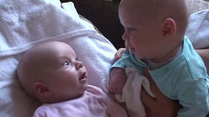 Ces jumeaux se voient pour la première fois. Leur réaction va vous faire craquer