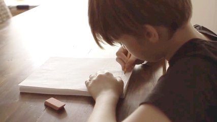 Cet enfant a un message pour ses parents divorcés. Il va vous bouleverser