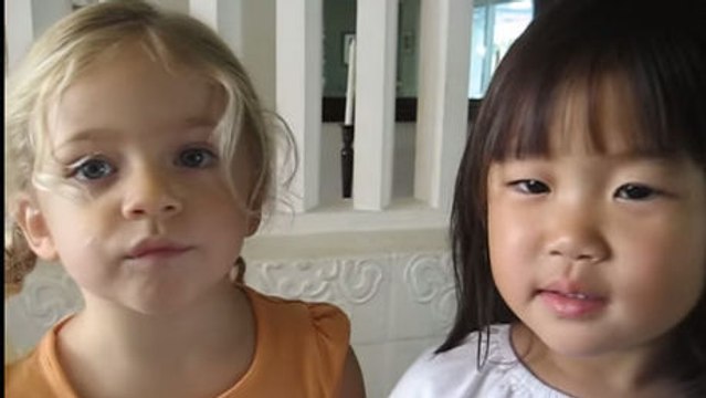Ces deux fillettes sont les meilleures amies du monde. Enfin presque...