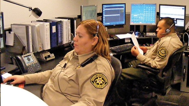 Ce mec a passé l'appel d'urgence le plus drôle de tous les temps. Vous n'allez pas y croire