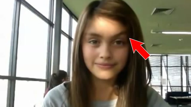 Cette fille a un talent incroyable. Elle sait faire danser ses sourcils !