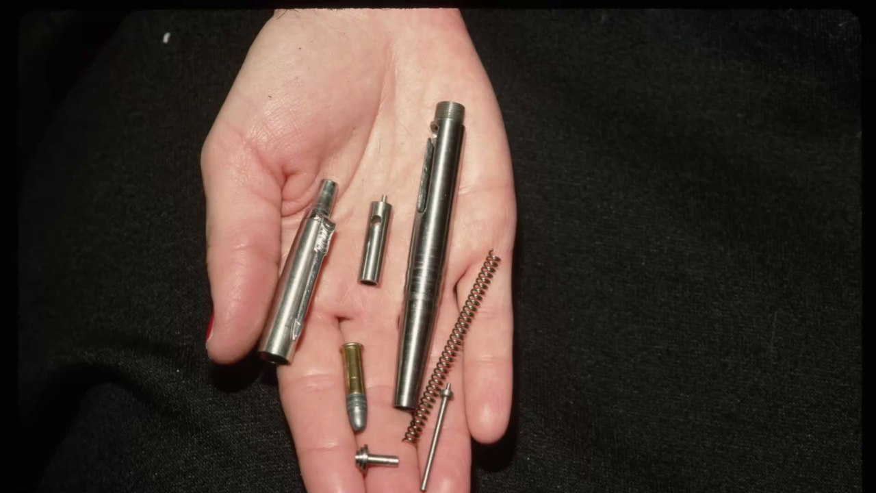 Krankenschwester findet Pistolenstift bei Patient und drückt unwissentlich ab