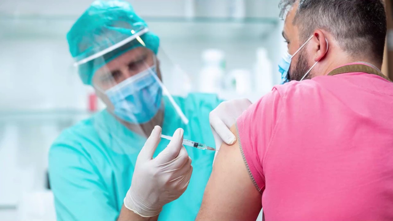 Die Corona-Impfstoffe treiben die Benzinpreise in die Höhe