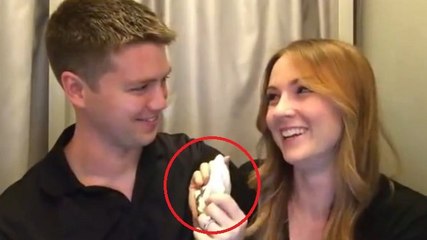 Quand ils ont voulu prendre une photo, la jeune femme a sorti un objet inattendu. La réaction de l'homme va vous émouvoir !