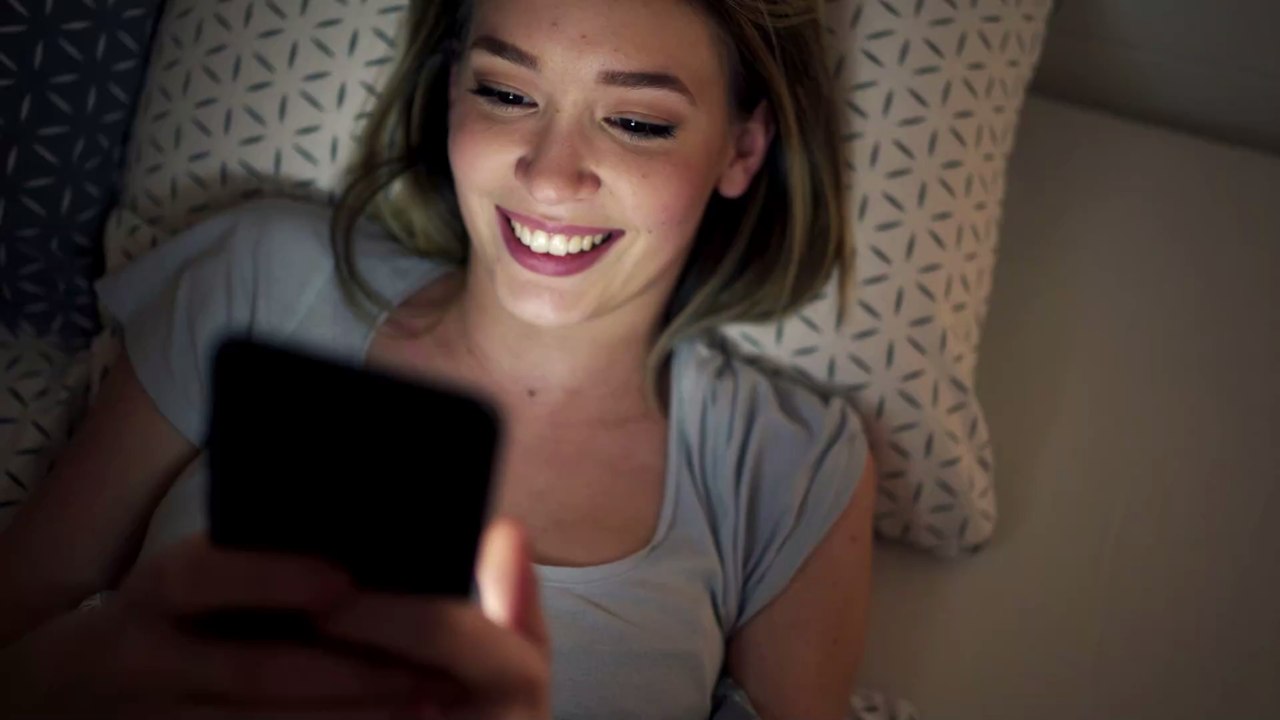 Erschütternde Erkenntnis: Aus diesem Grund solltest du dein Smartphone nie auf dem Schreibtisch liegen lassen