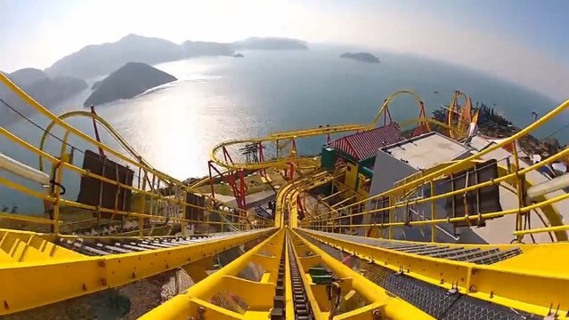 Ce grand huit est l'un des plus impressionnants au monde. Préparez-vous à avoir le souffle coupé