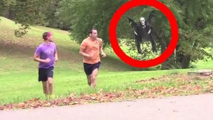 Ils vont avoir la peur de leur vie en faisant un footing. Une blague hilarante