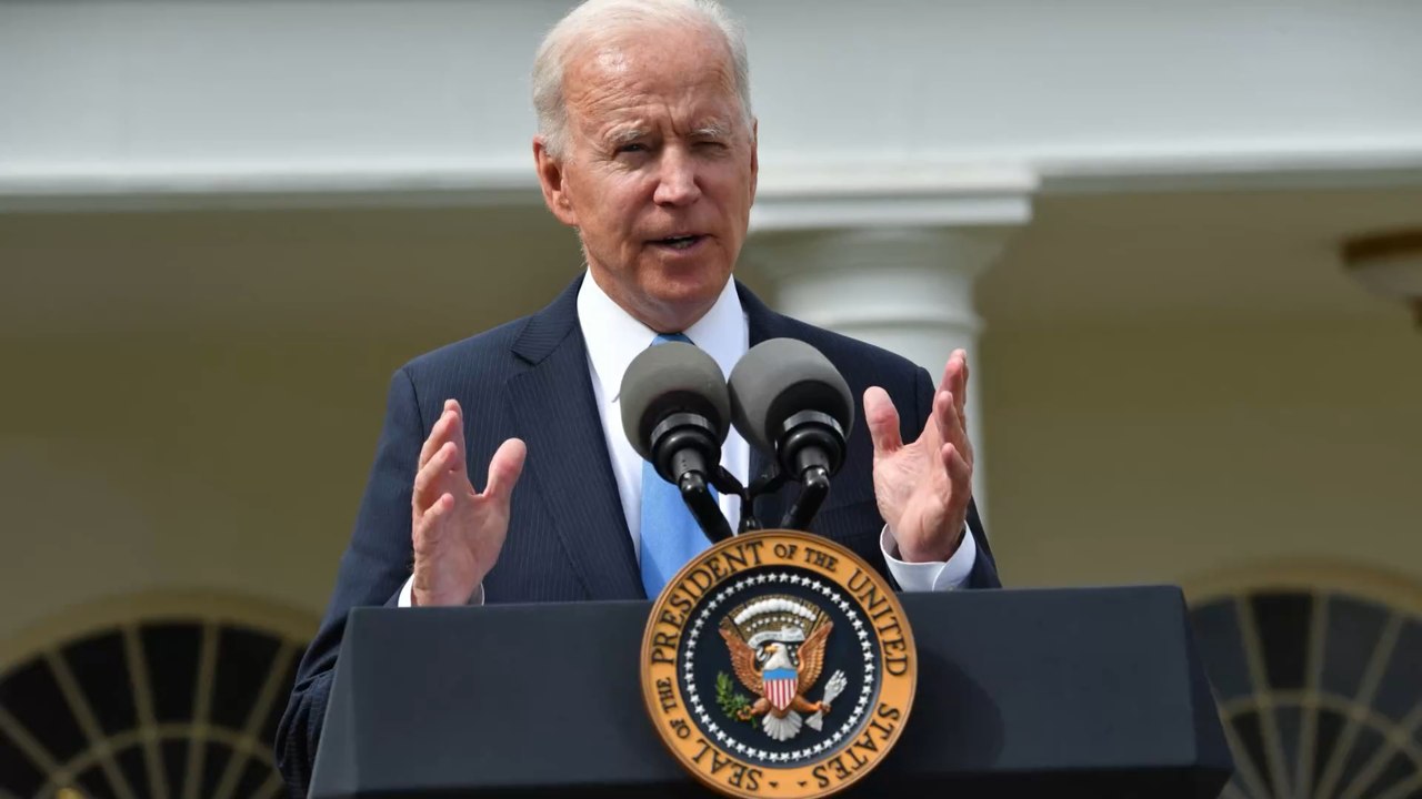 Die USA lächeln wieder: Präsident Biden hebt Maskenpflicht für Geimpfte auf