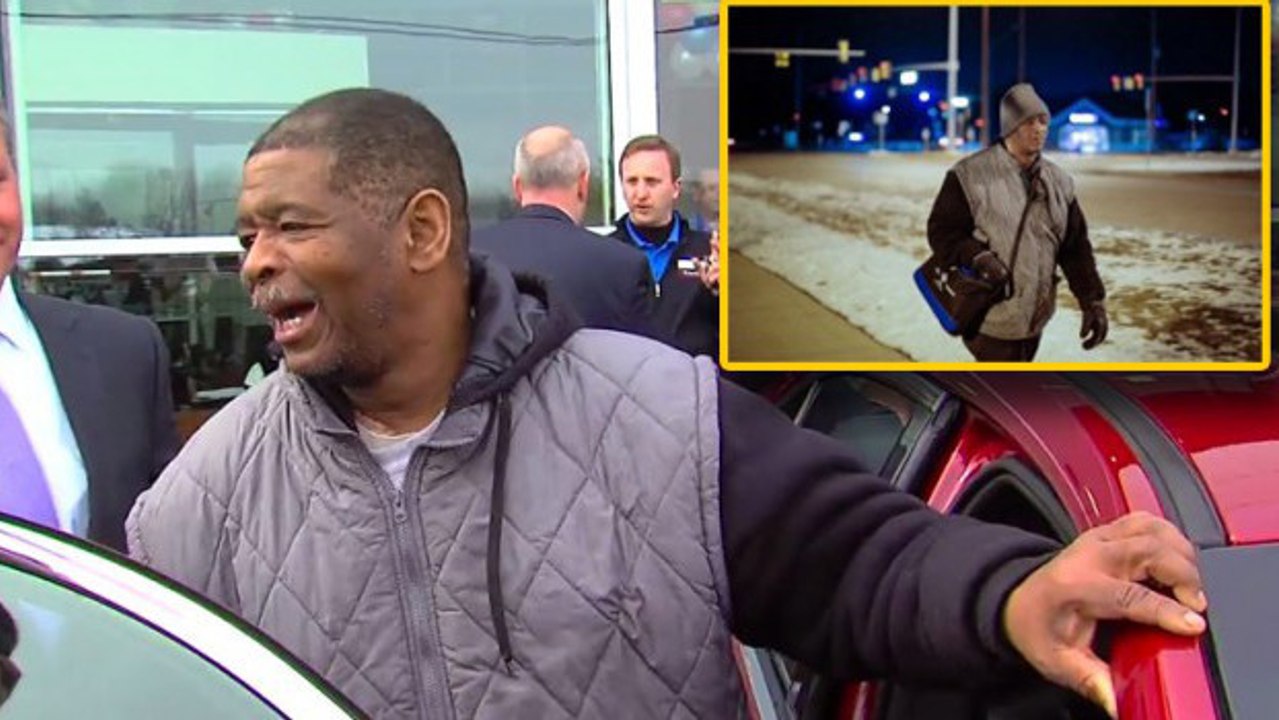 L'homme qui marchait 33 km par jour pour se rendre au travail s'est fait offrir un magnifique cadeau