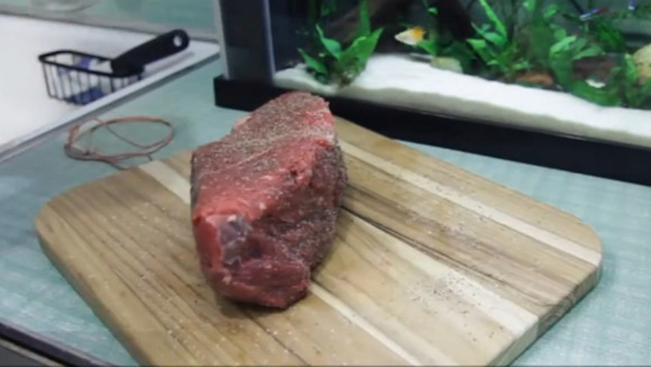 Vous ne voulez plus de microbes dans la cuisine ? Apprenez à stériliser facilement votre planche à découper !