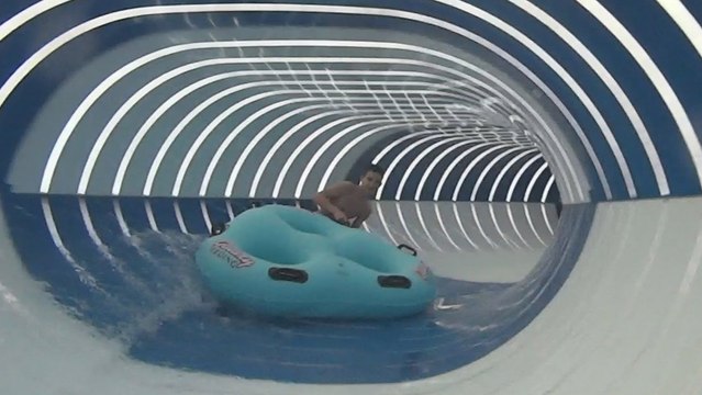 Voici le toboggan aquatique le plus fou au monde. Vous allez halluciner !