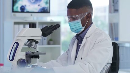 Für Studie: Wissenschaftler infizieren junge Menschen absichtlich erneut mit Covid-19!