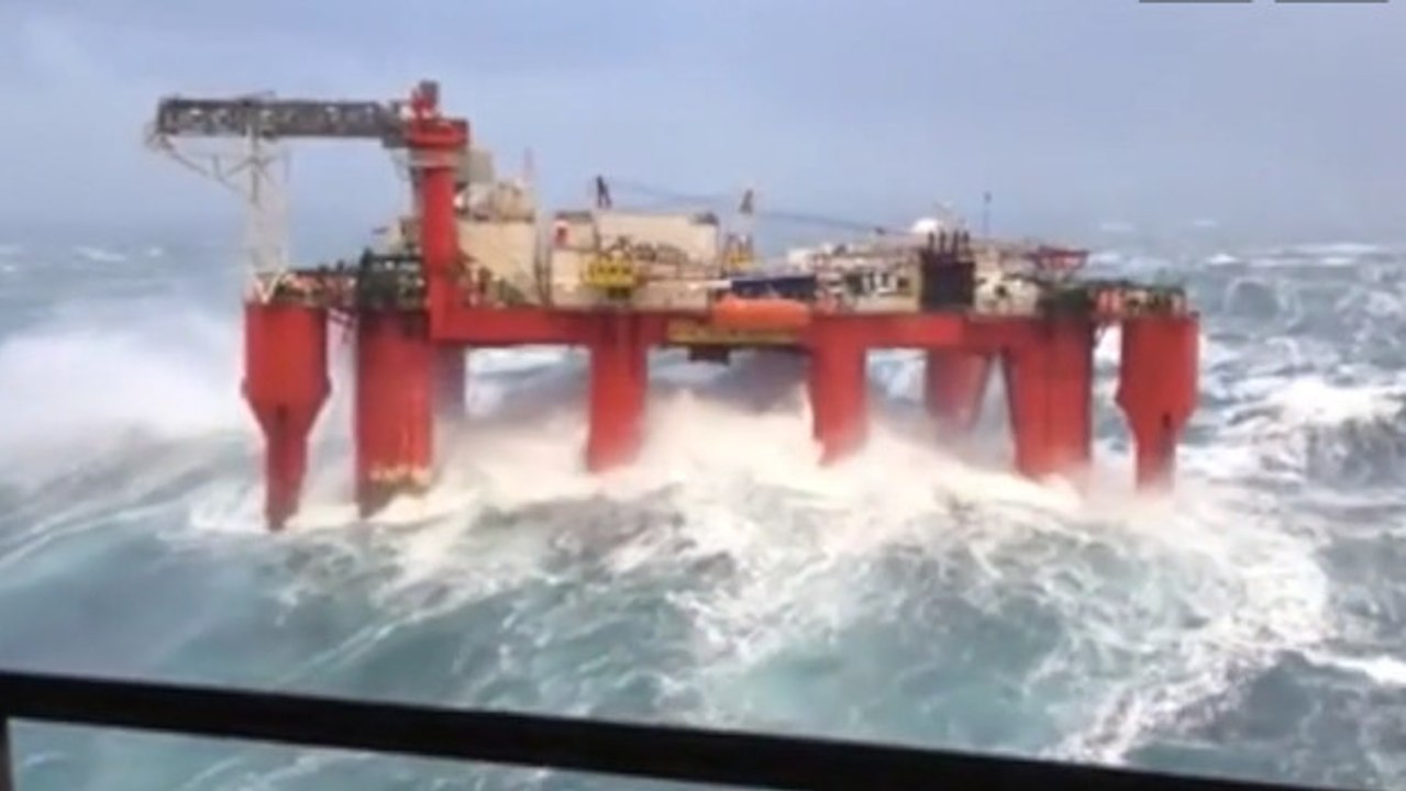Cette plateforme pétrolière est la plus flippante du monde. On n'aimerait pas y travailler !