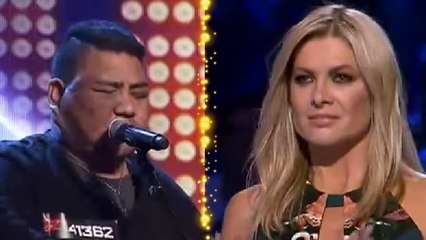 Il est atteint d'une maladie très rare. Mais son talent va vous faire oublier son apparence