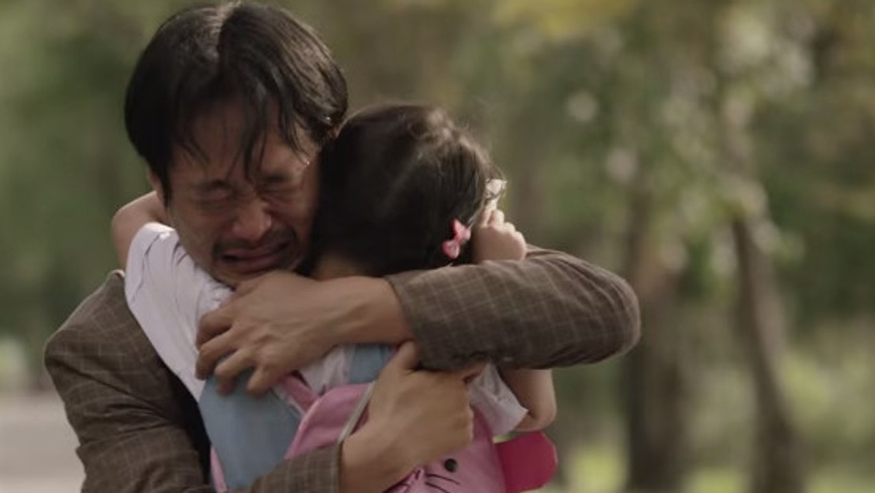 Cette petite fille a écrit une lettre à son papa. Quand il la lit, il va apprendre une bonne leçon