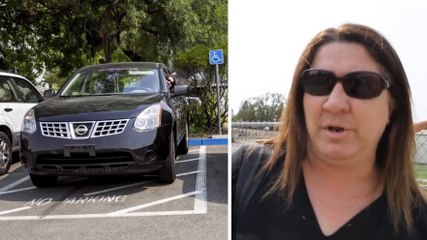 Il reproche à une femme de se garer sur une place handicapée. Sa réaction est édifiante