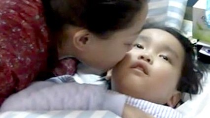 Atteint d'une tumeur, ce petit garçon a fait un geste magnifique pour sa maman