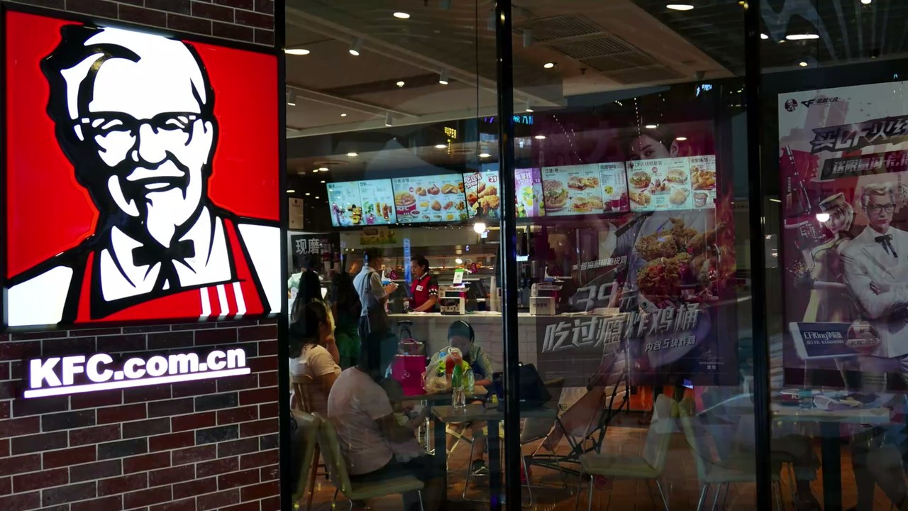 Studenten betrügen KFC um 25.000 Euro, indem sie kostenlos Essen bestellen