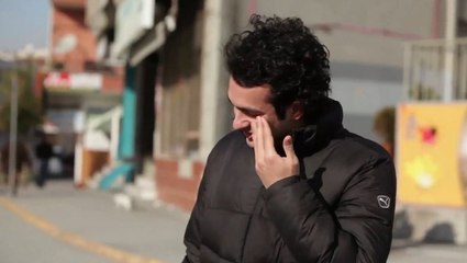 Ce jeune homme sourd et muet a eu la surprise de la vie en se baladant en ville