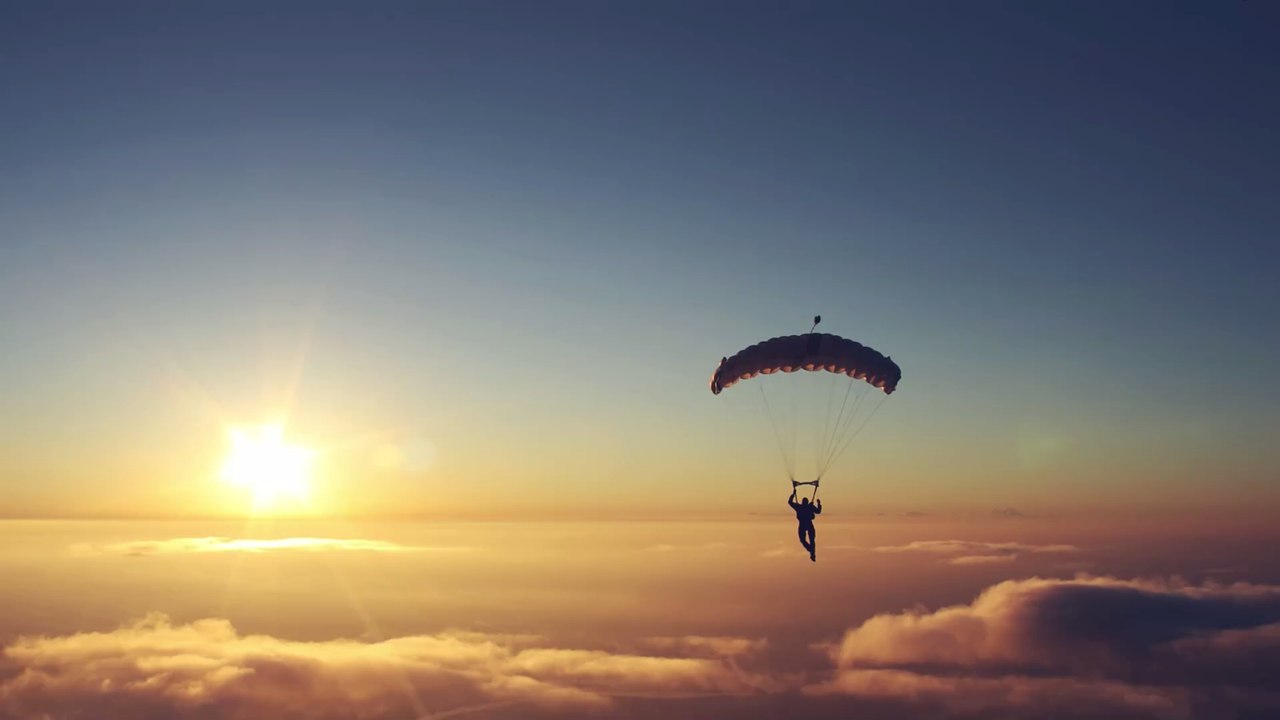 Diese Frau verliert während ihrem Fallschirmsprung etwas Wichtiges!