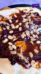 Pizza chocolat caramel et cacahuètes