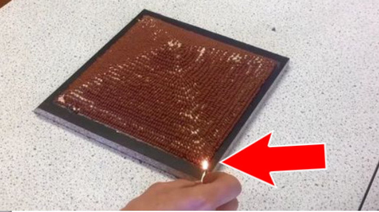 Il allume 5000 têtes d'allumettes en même temps. Le résultat est incroyable